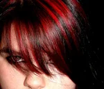 Окрашивание волос красными прядями фото