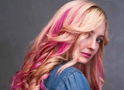 Покраска волос цветные пряди фото