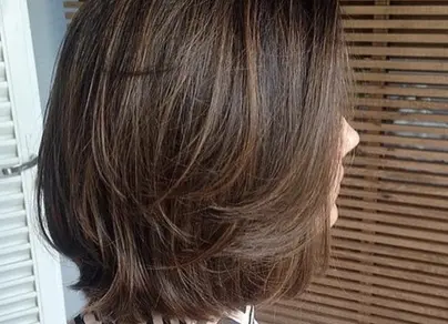 Стрижка с градуировкой на средние волосы фото