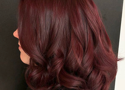 Темно бордовый цвет волос фото