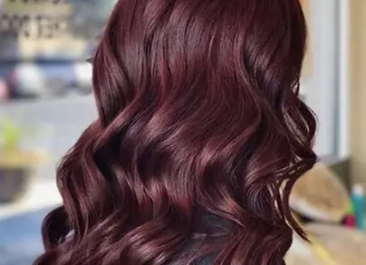 Темно красные волосы средней длины фото