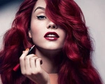 Темно красные волосы средней длины фото