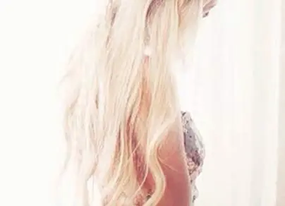 Фото блондинок со спины со средними волосами