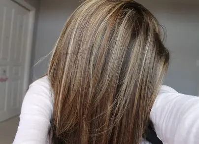 Фото девушки спиной с мелированными волосами