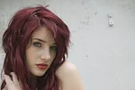 Девочка с красными волосами фото
