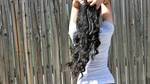 Фото брюнетки с длинными волосами со спины