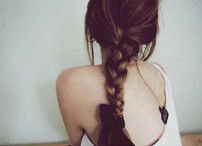 Девушка с косой фото со спины