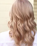Бежевый блонд фото на волосах