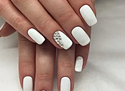 Фото красивых белых ногтей