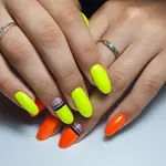 Яркий цвет ногтей фото