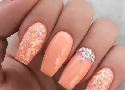 Персиковый цвет ногтей фото