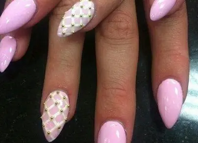 Розовые миндальные ногти фото