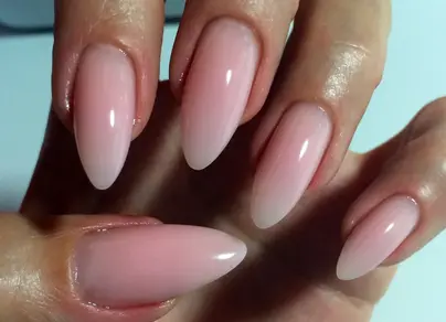 Розовые миндальные ногти фото