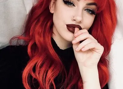 Фото инстасамки новые красивые с красными волосами