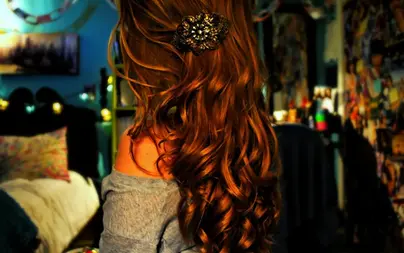 Фото сзади девушки рыжие волосы